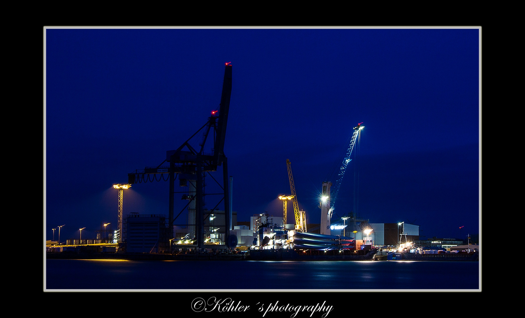 Emder Hafen bei Nacht