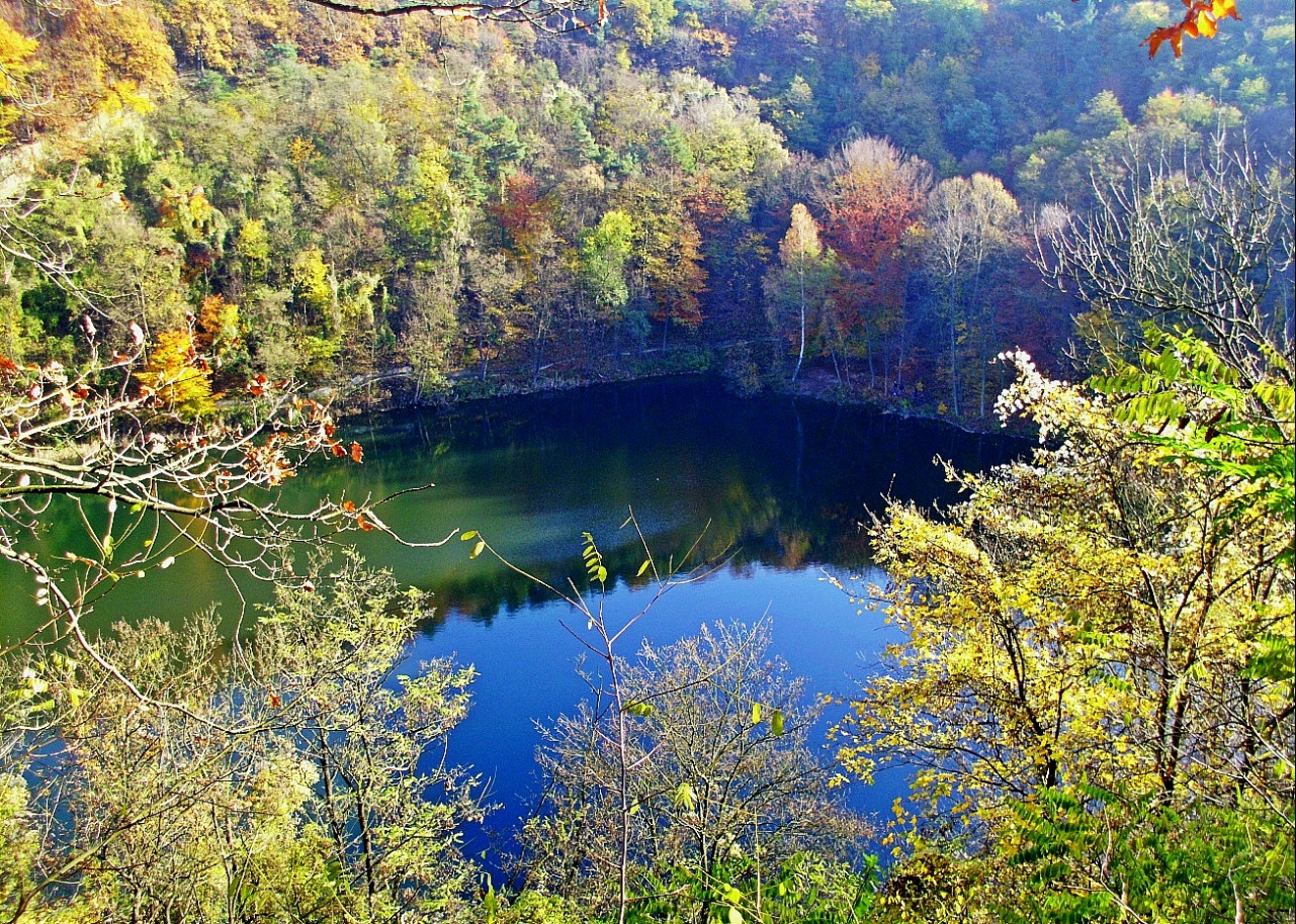 Emerald Lake in October