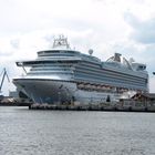 EMERALD PRINCESS am Kreuzfahrtpier Warnemünde