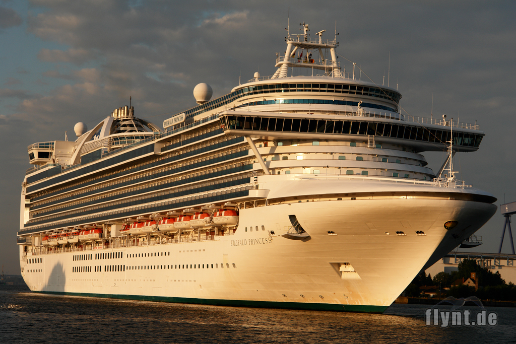 "Emerald Princess" in Warnemünde