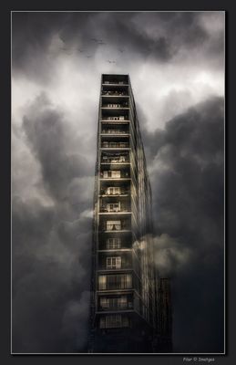 Emergiendo entre las nubes..