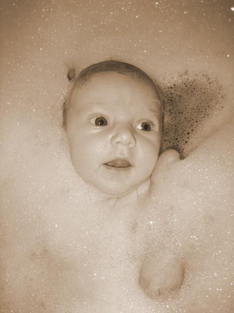 Emily - Aurora beim baden