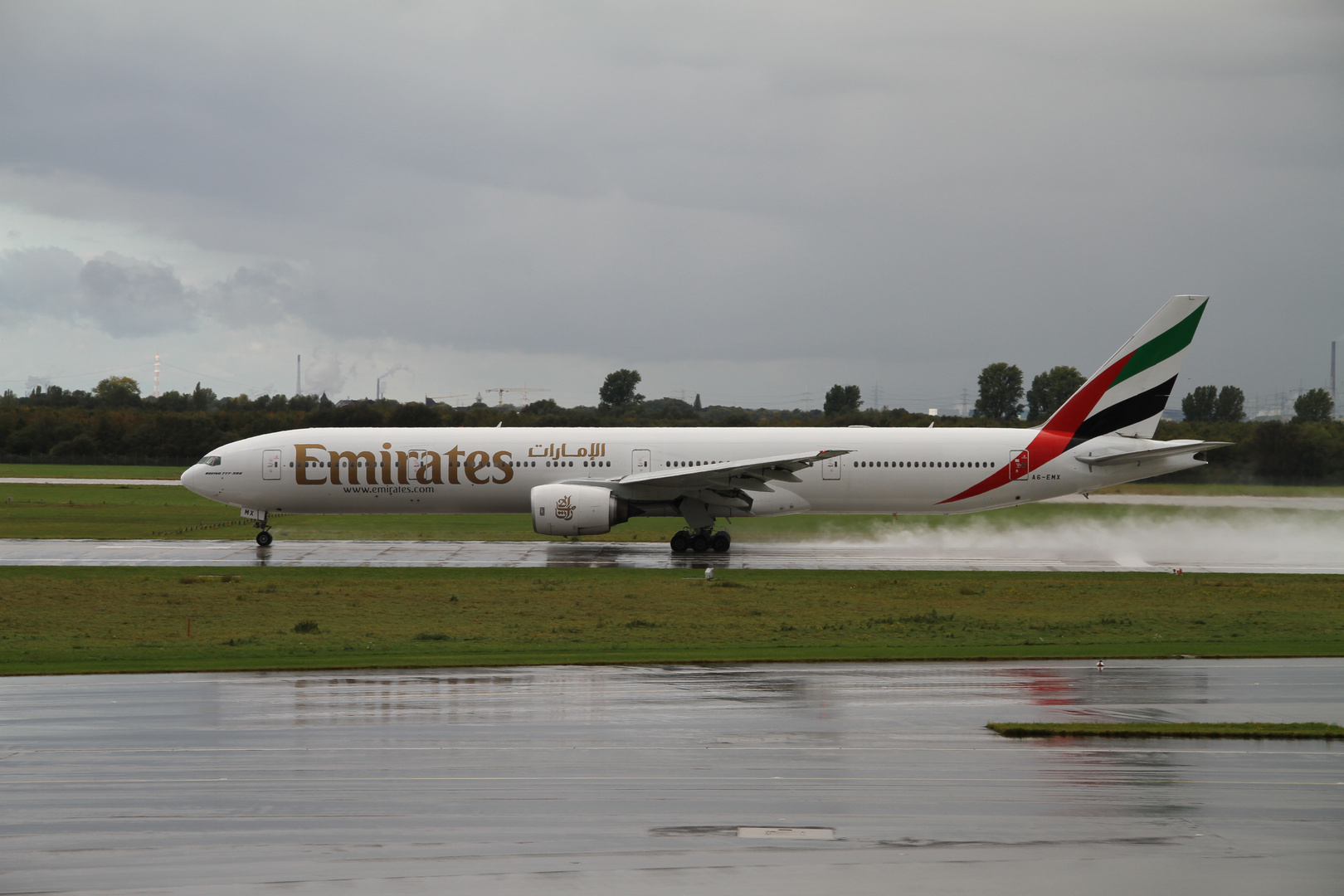 emirates 777-300