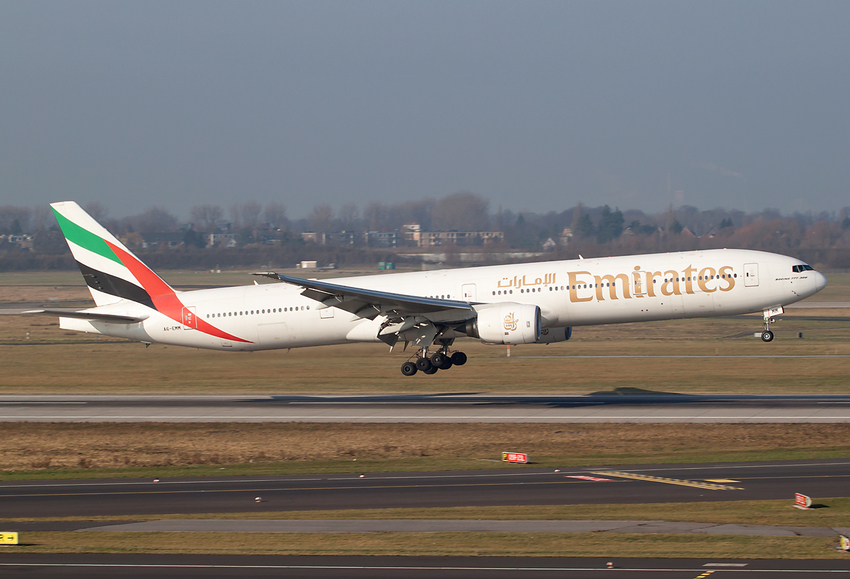 Emirates 777-300 A6-EMM