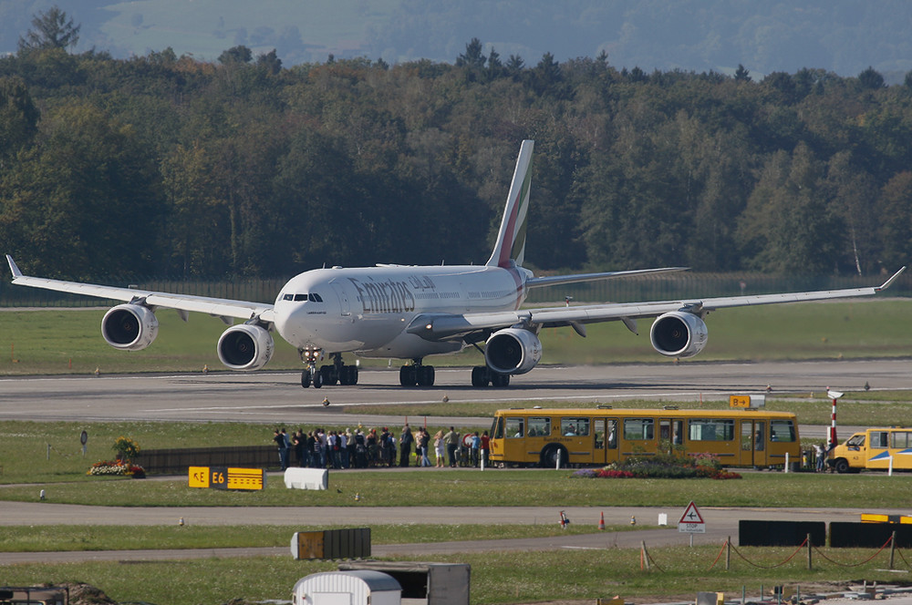 Emirates A340-541