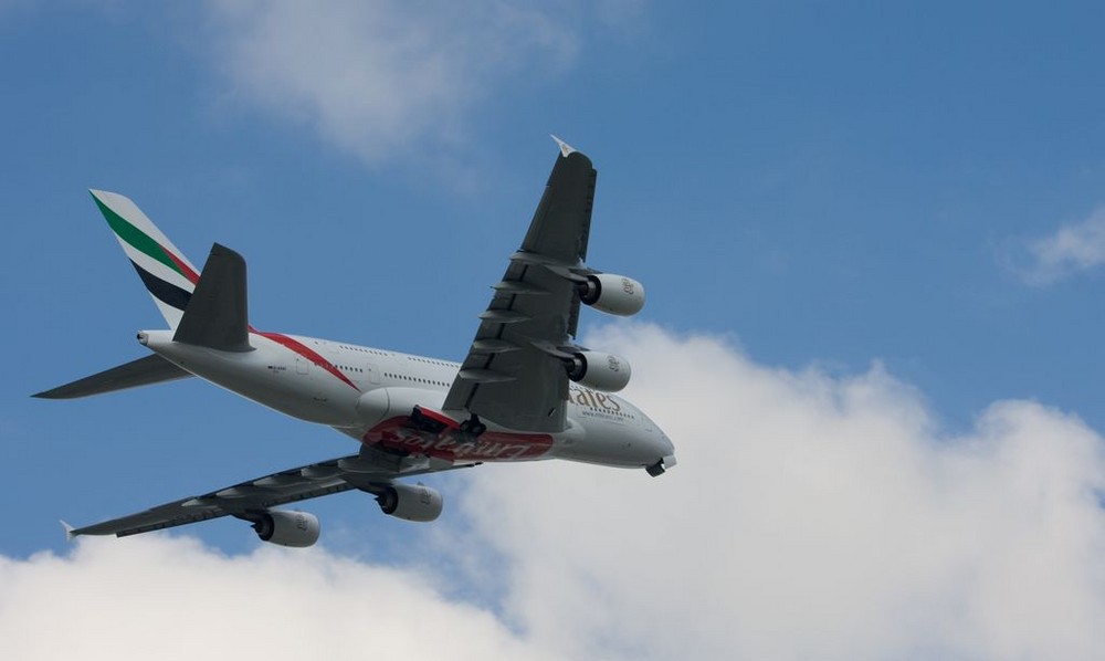 Emirates A380-800 von unten