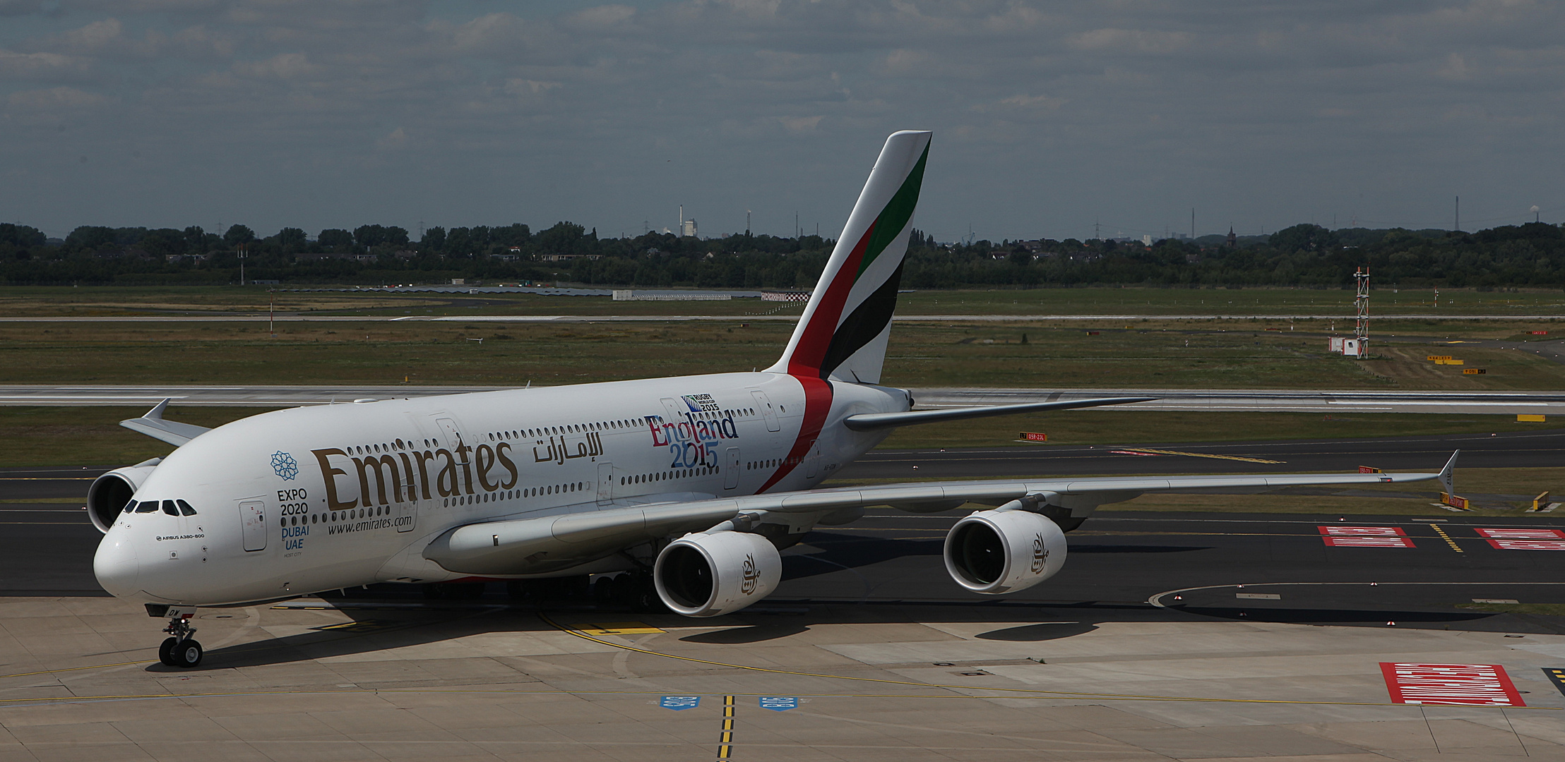 Emirates A380-861 A6-EDW Arrival ..