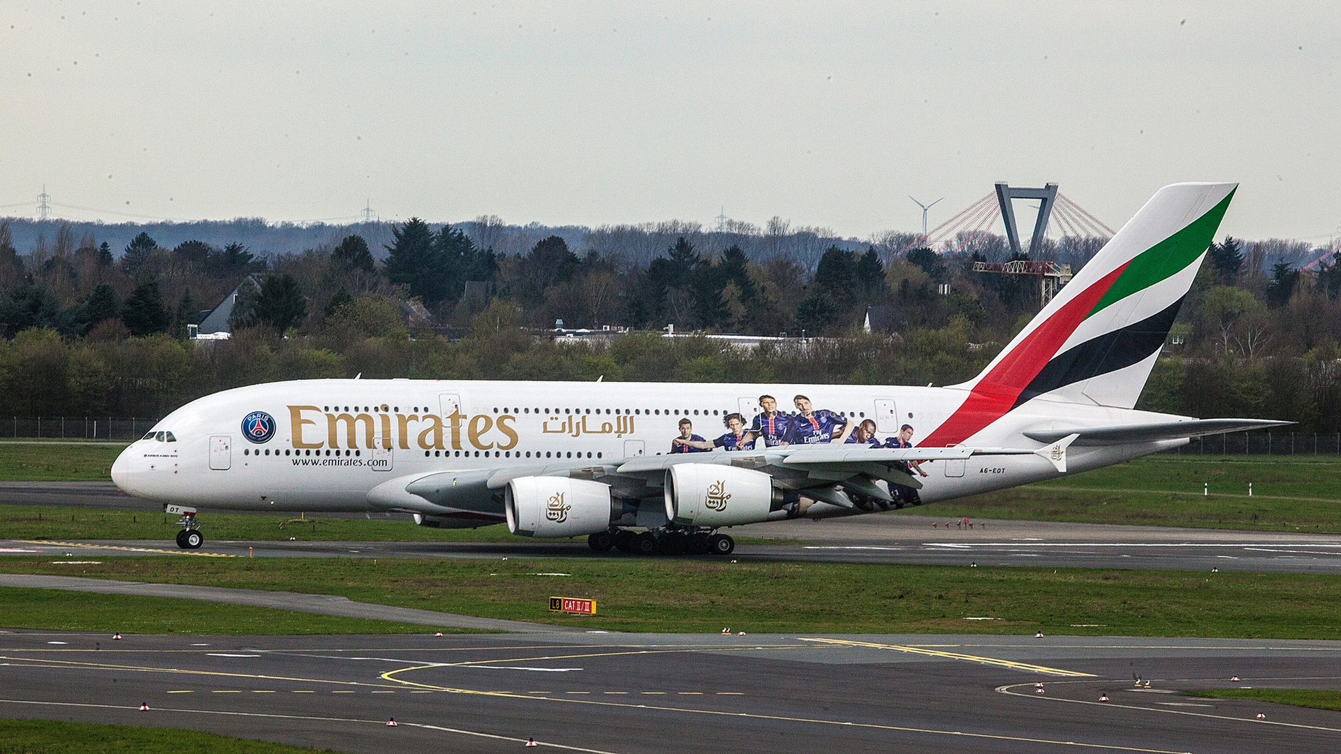 EMIRATES A380 A6-EOT "PARIS SAINT GERMAN"