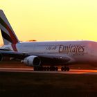 Emirates A380 im Sonnenuntergang