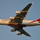 Emirates A380 kurz vor der Landung