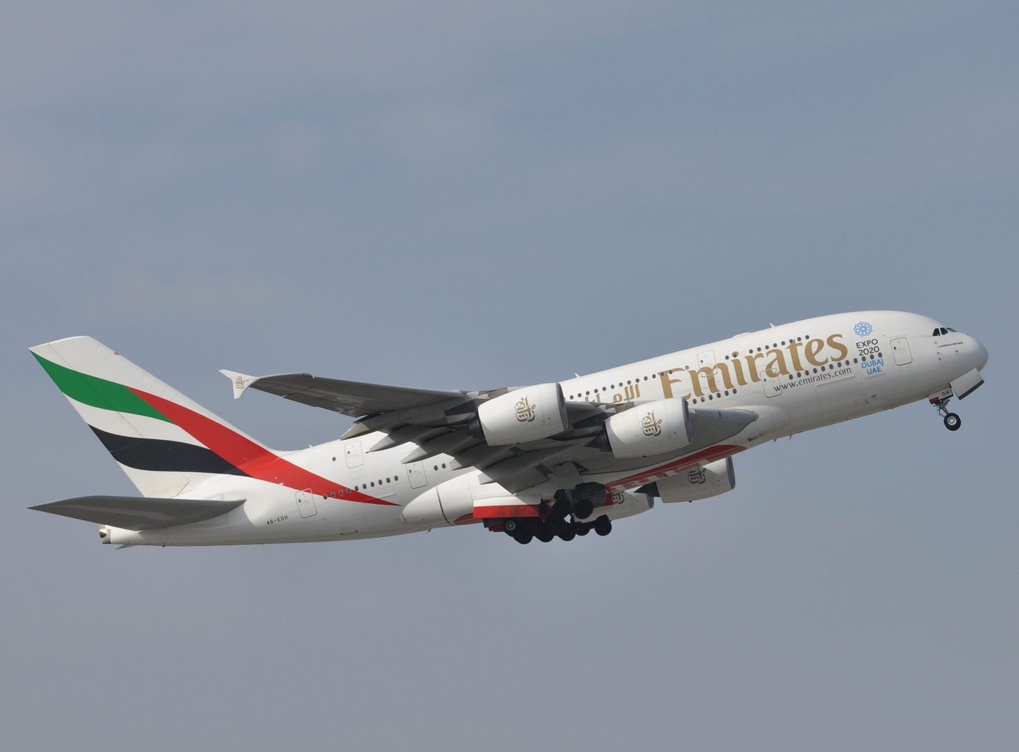 Emirates A6-EDH