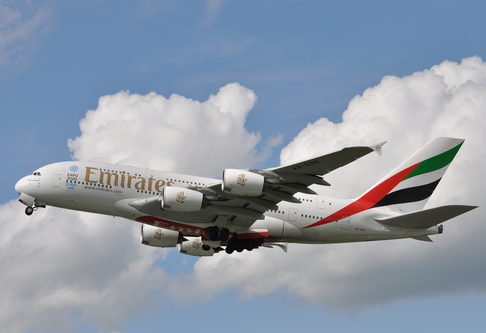 Emirates A6-EDK