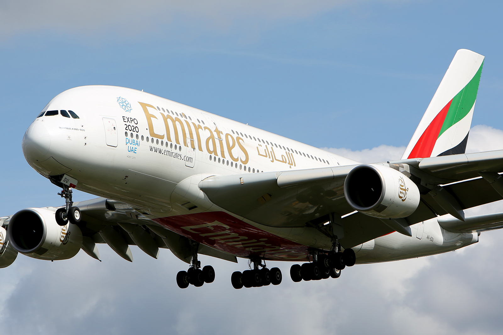 Emirates (A6-EDU)