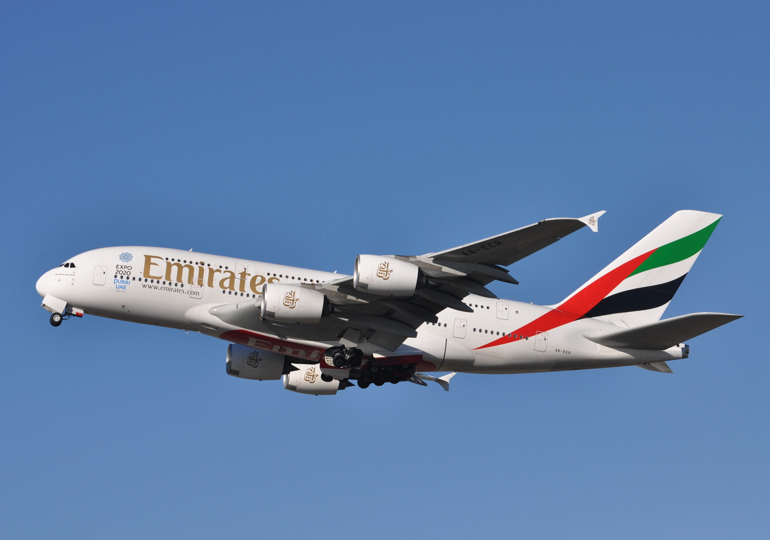 Emirates A6-EER