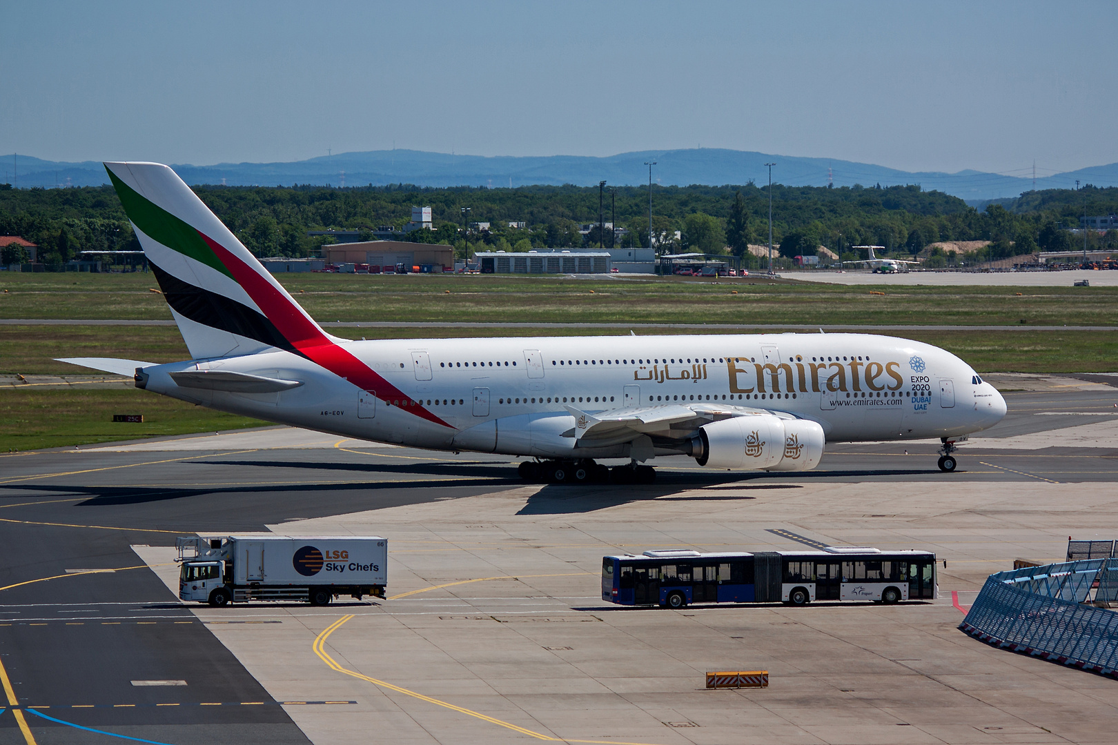 Emirates, A6-EOV (2)