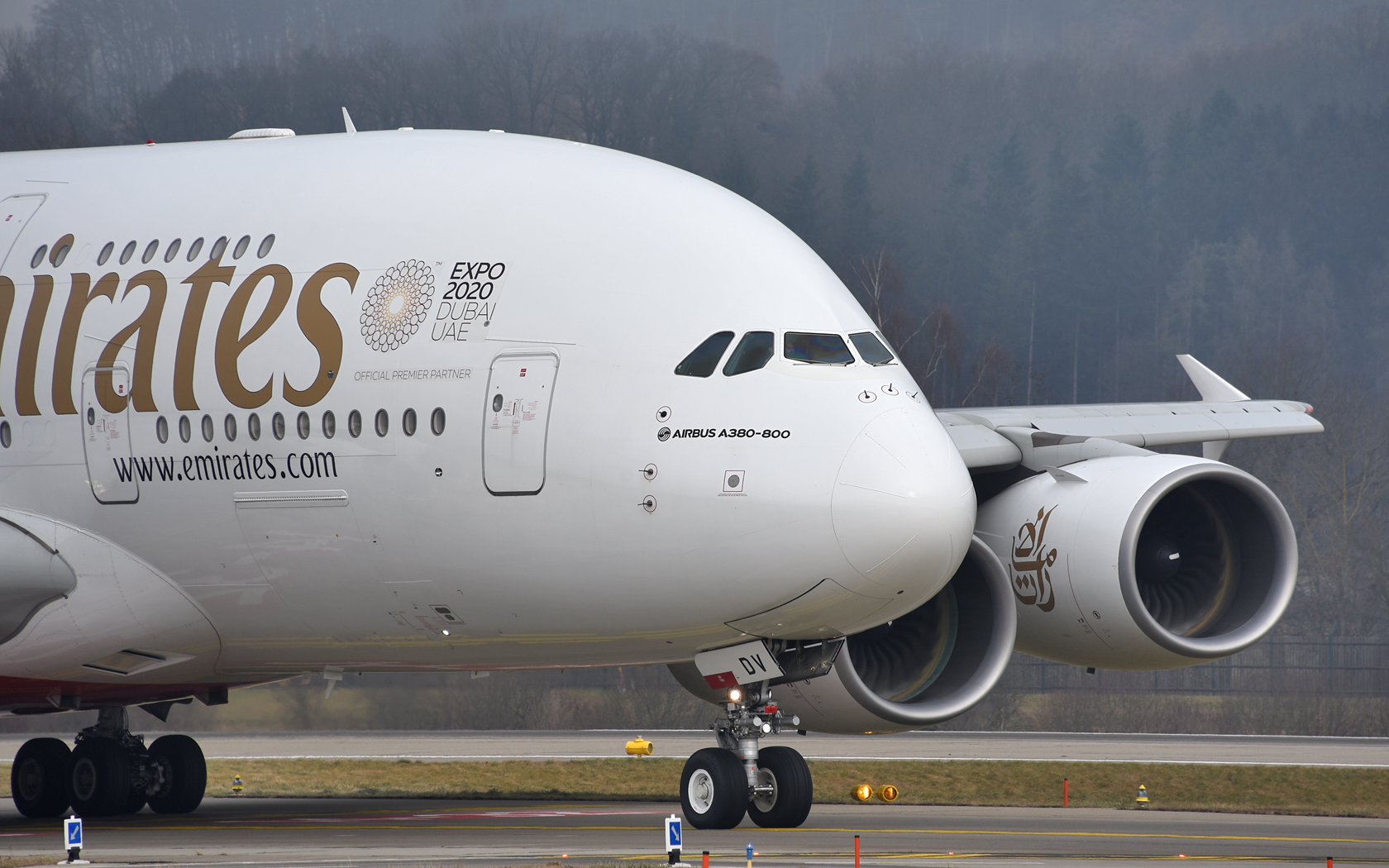 Emirates Airbus A380-861 A6-EDV 