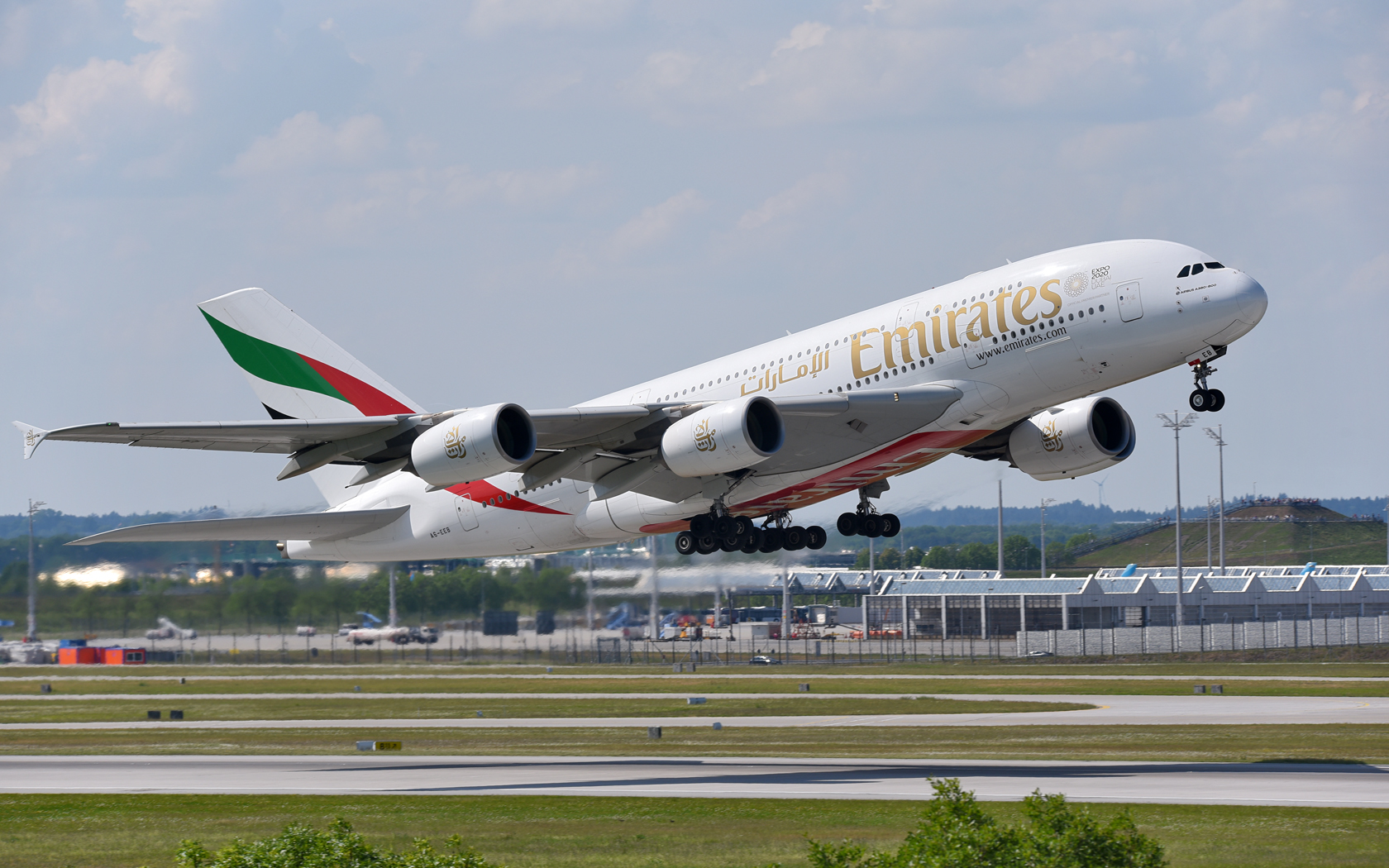 Emirates Airbus A380-861 A6-EEB 