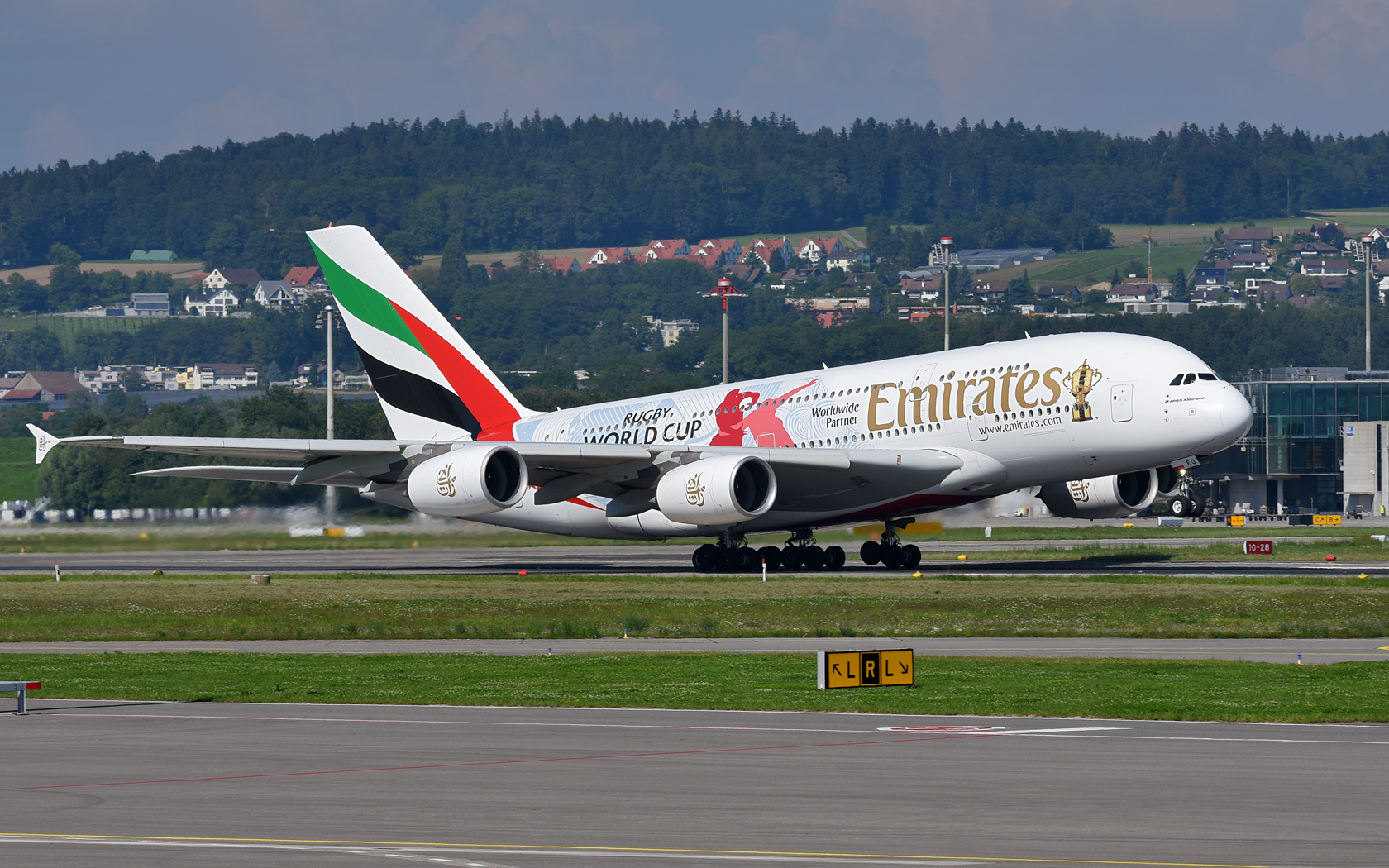 Emirates Airbus A380-861 A6-EEU 