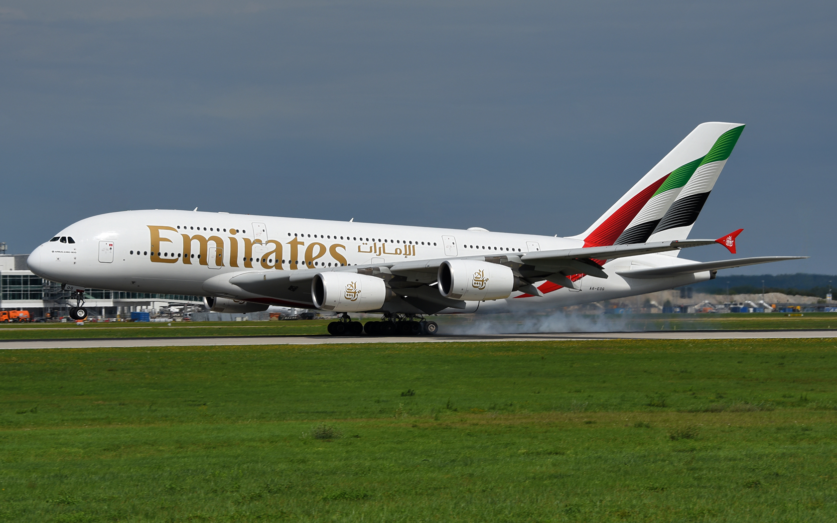 Emirates Airbus A380-861 A6-EOG 