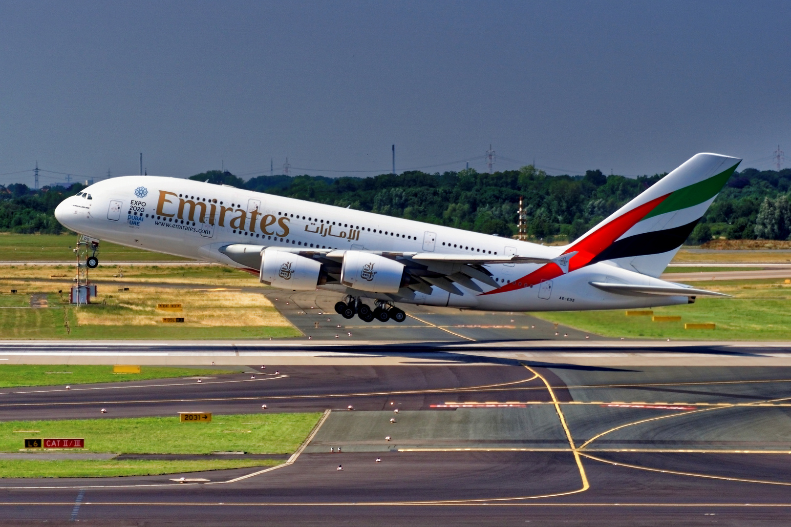 Emirates Airbus A380 beim Start in Düsseldorf (DUS)