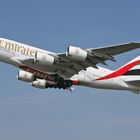 Emirates Airbus steigt weg von Piste 29 in Wien