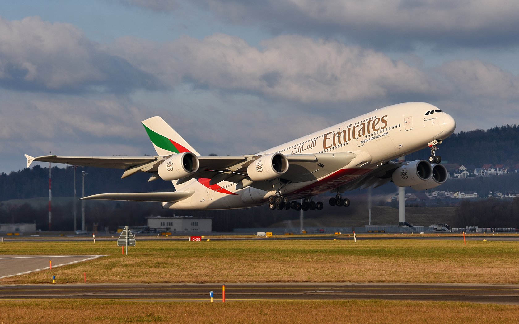 Emirates Airlines Airbus A380 A6-EEX 