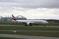 Emirates B777-300 ER Reg:A6-EBI BeimTake Off in HAM I