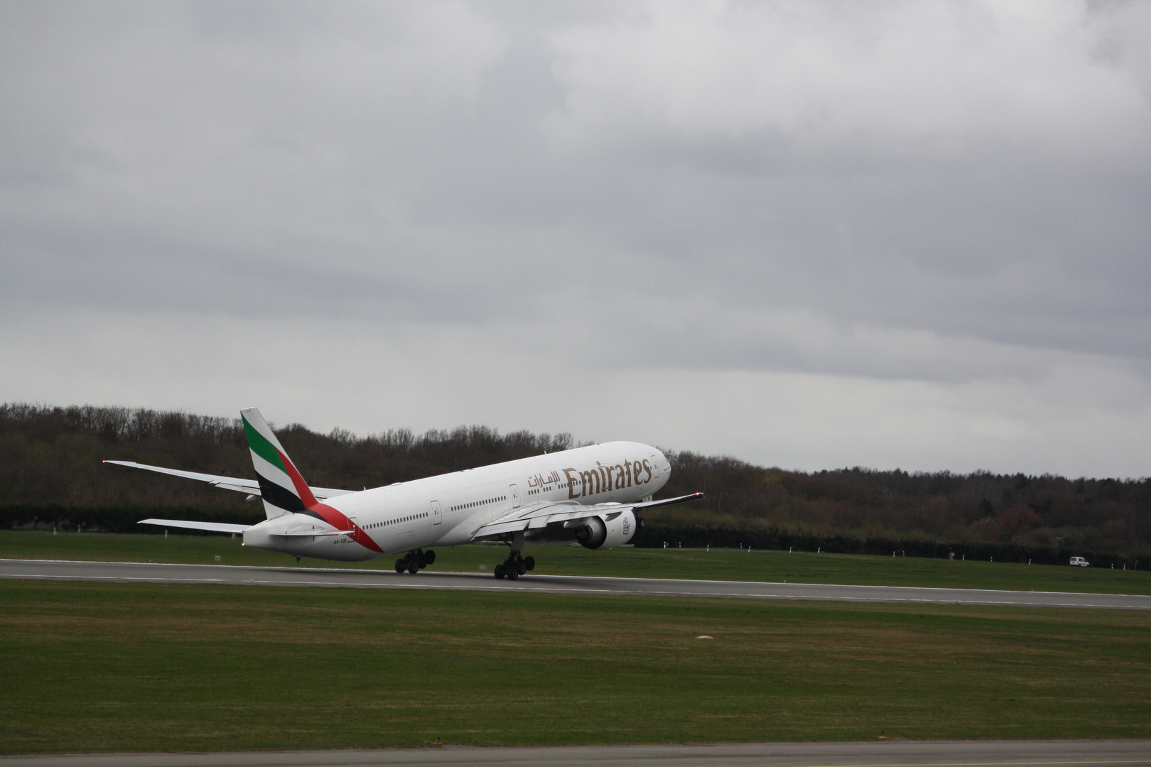 Emirates B777-300 ER Reg:A6-EBI BeimTake Off in HAM II