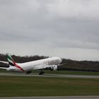 Emirates B777-300 ER Reg:A6-EBI BeimTake Off in HAM II