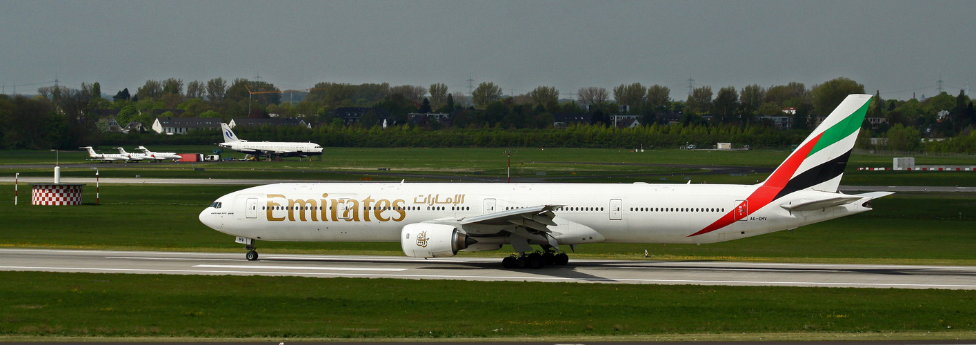 Emirates BOEING 777-300 aus Dubai ..