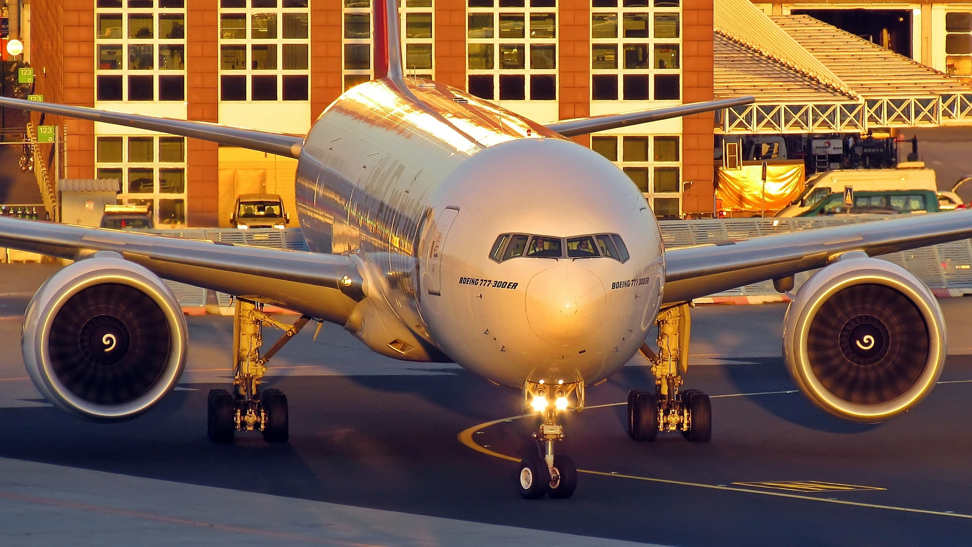 Emirates - Boeing 777-31H(ER), A6-EGA