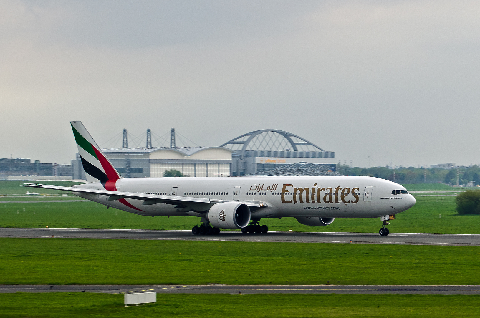 Emirates Boeing 777-31H(ER)