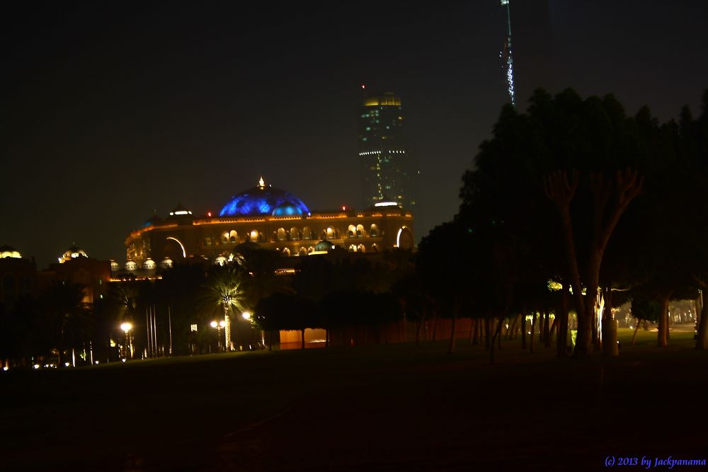 Emirates Palace Hotel, Abu Dhabi bei Nacht