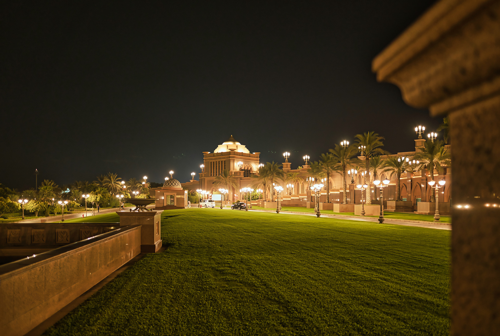 Emirates Palace Hotel Nachts