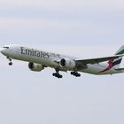 Emirates T7 im Anflug auf VIE