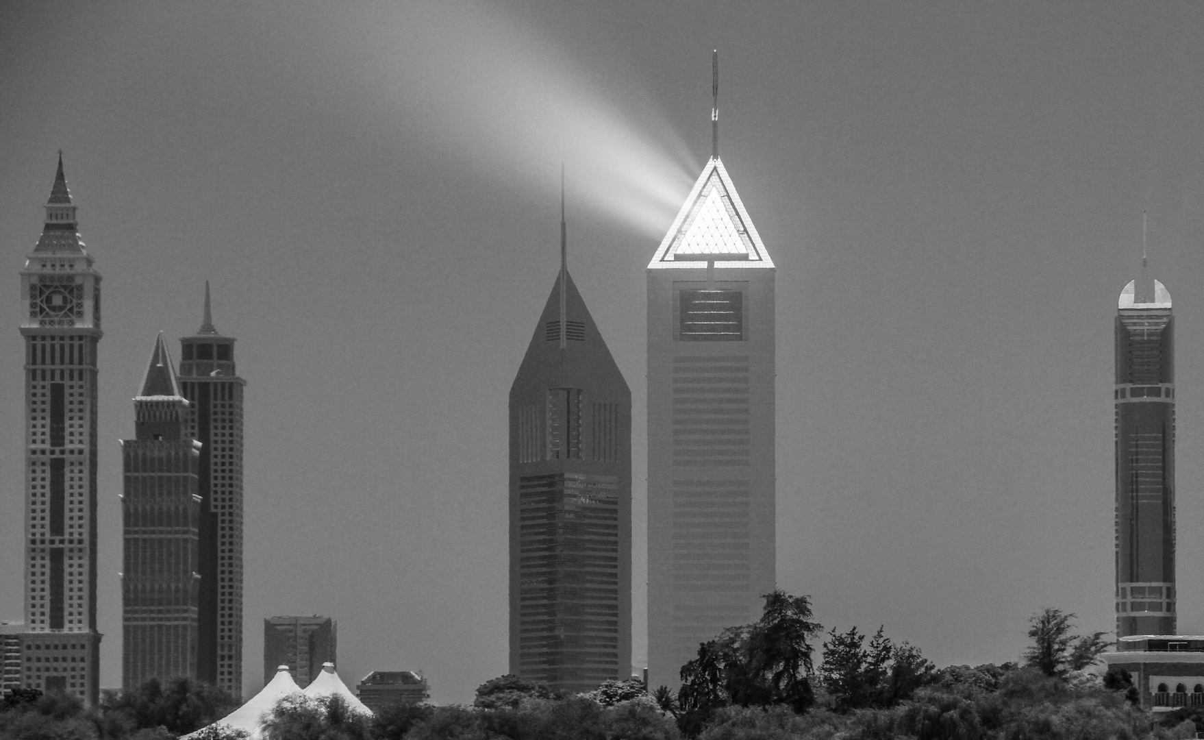 Emirates Tower Leuchturm 1