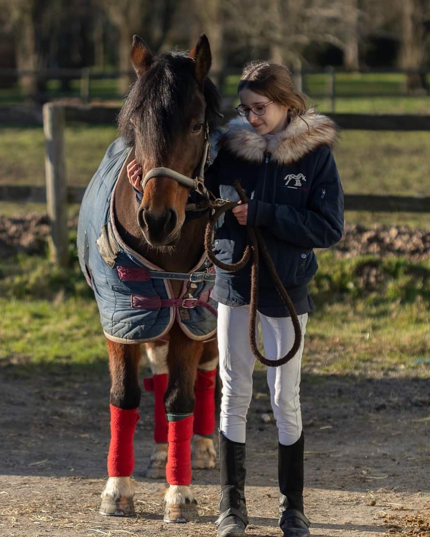 Emma accompagné de sa ponette de club Utopia 