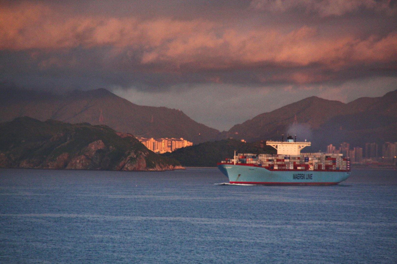 Emma Maersk in the morning light, Yantian/China