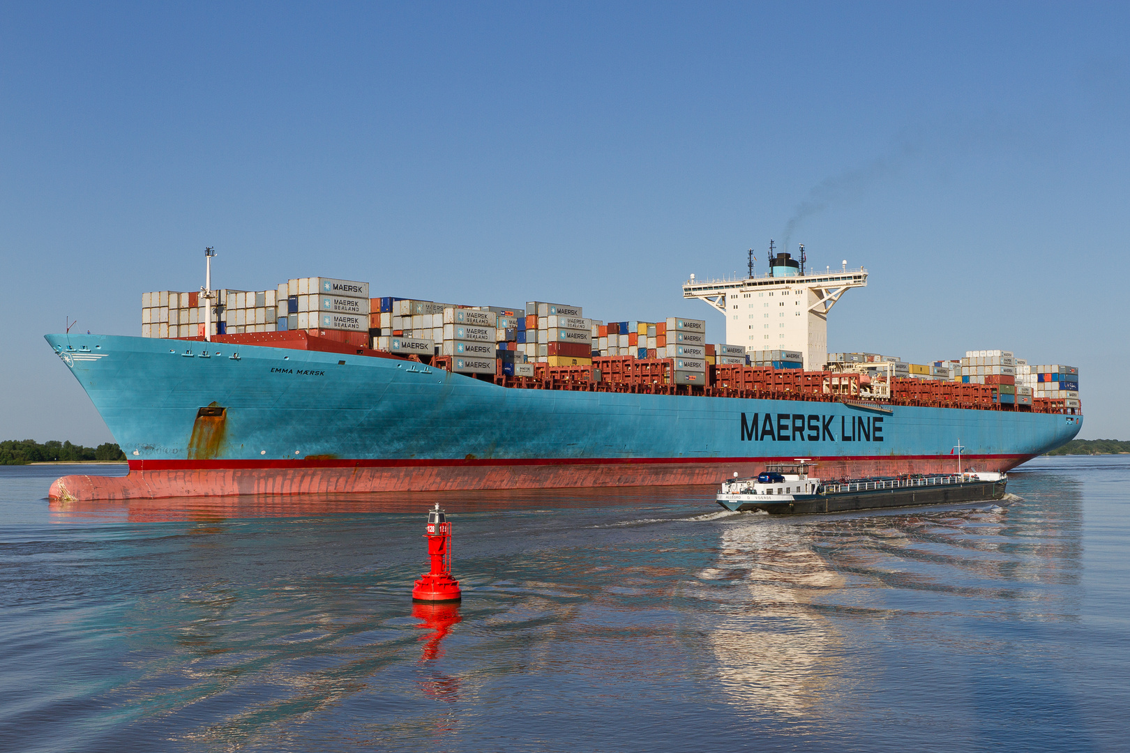 EMMA MAERSK  |  Länge: 397,71 m (Lüa), Breite: 56,40 m, Tiefgang: max. 16,50 m, 14.770 TEU