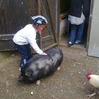 Emma und Schwein Urmel bei der Nachbarin Juni 2012