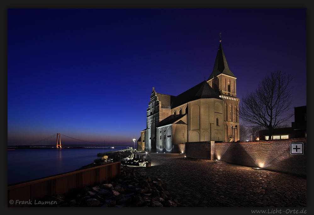 Emmerich am Rhein - Martinikirche mit Rheinbrücke