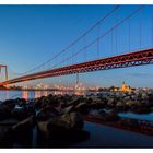 Emmericher Rheinbrücke bei Nacht