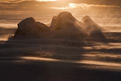 Emotion Island (Schneesturm bei Sonnenuntergang)