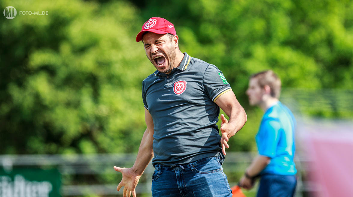 Emotionen pur im Abstiegskampf beim Trainer der SG 01 Hoechst