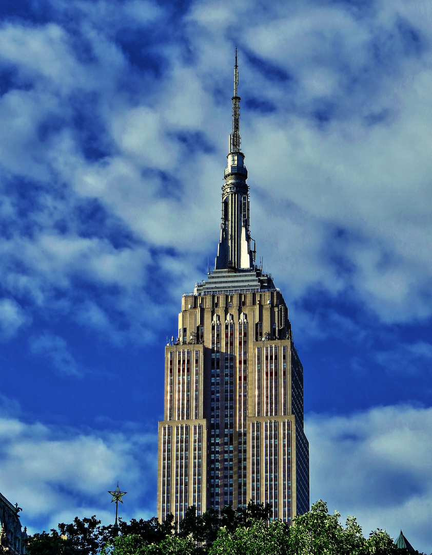 EMPIRE STATE BUILDING