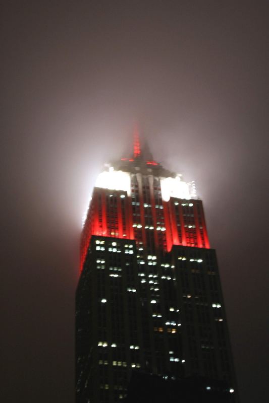 Empire State Building im Nebel von Elmar Dienst