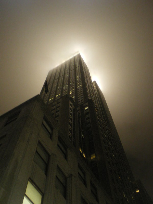 Empire State Building im Nebel