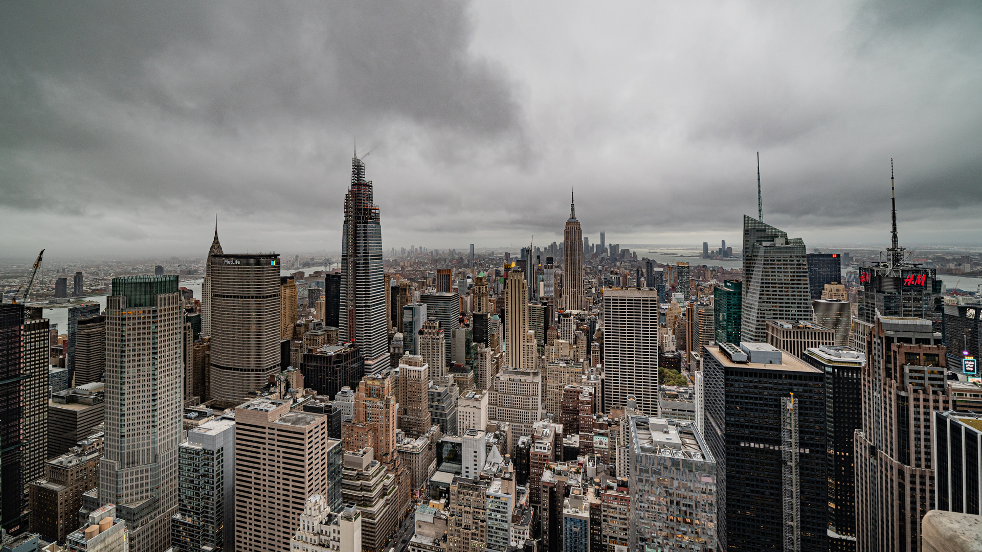  Empire State Building im Vordergrund