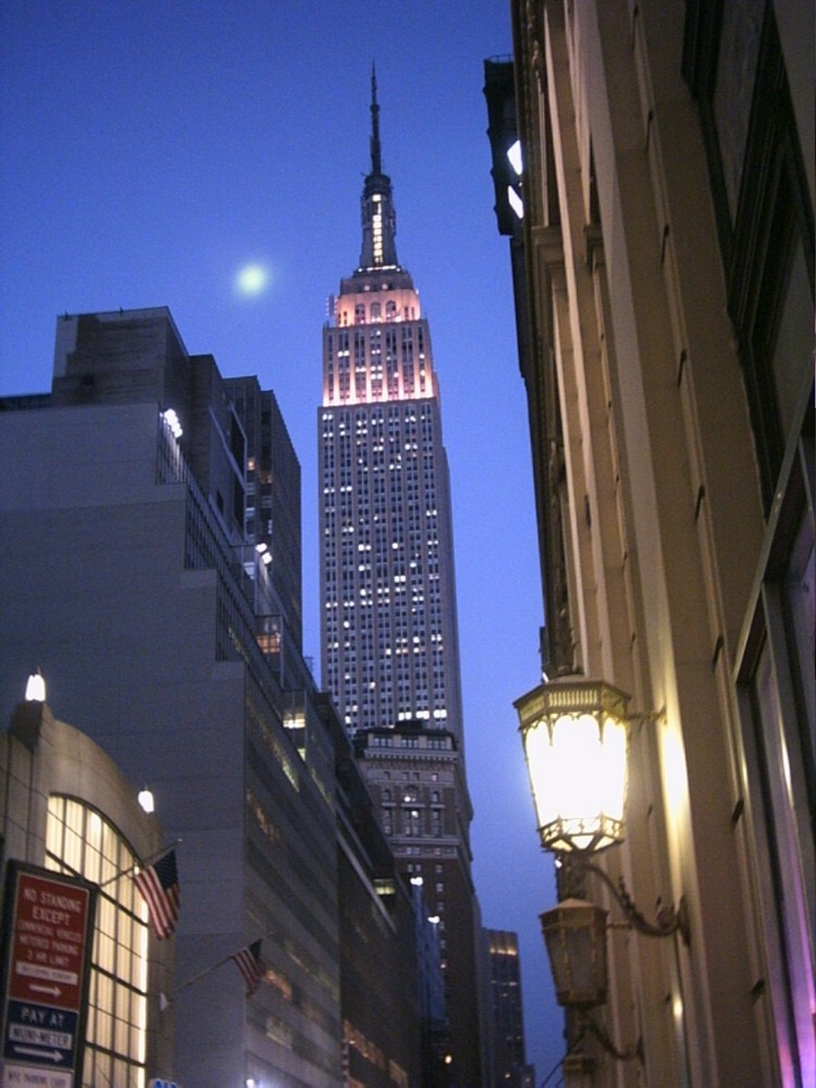 Empire State Building in Lighting in Pink