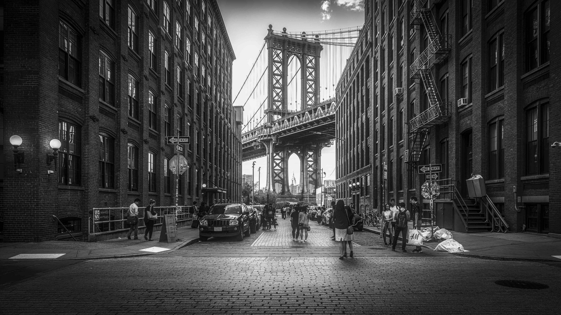 Empire State Building in Manhattan Bridge